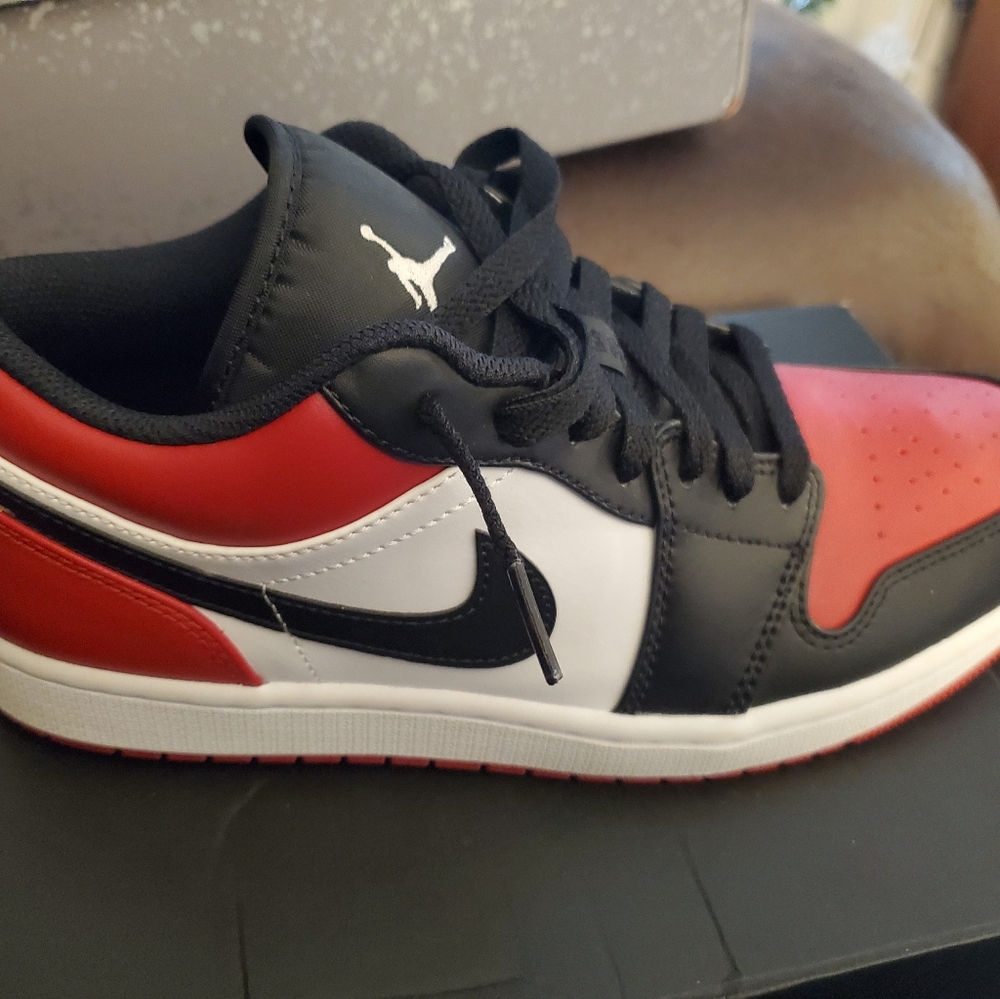 Air Jordan 1 Low, size 9, red/black/white